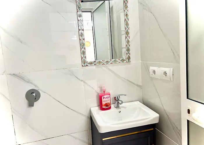 酒店 Myslym Shyri 3*