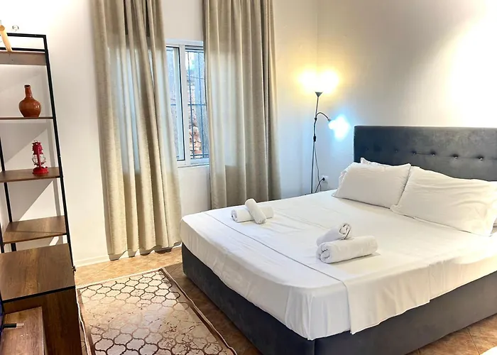 酒店 Myslym Shyri 3*